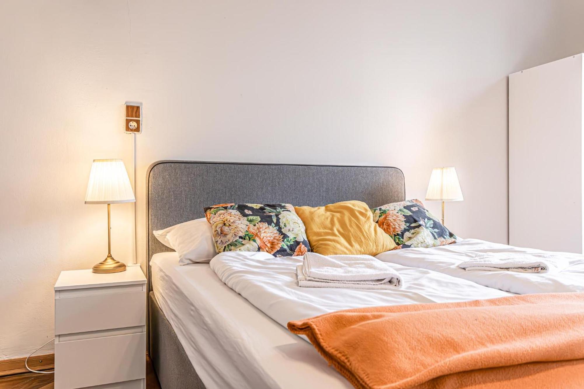 Gorgeous 1br Near Akh Hospital Viena